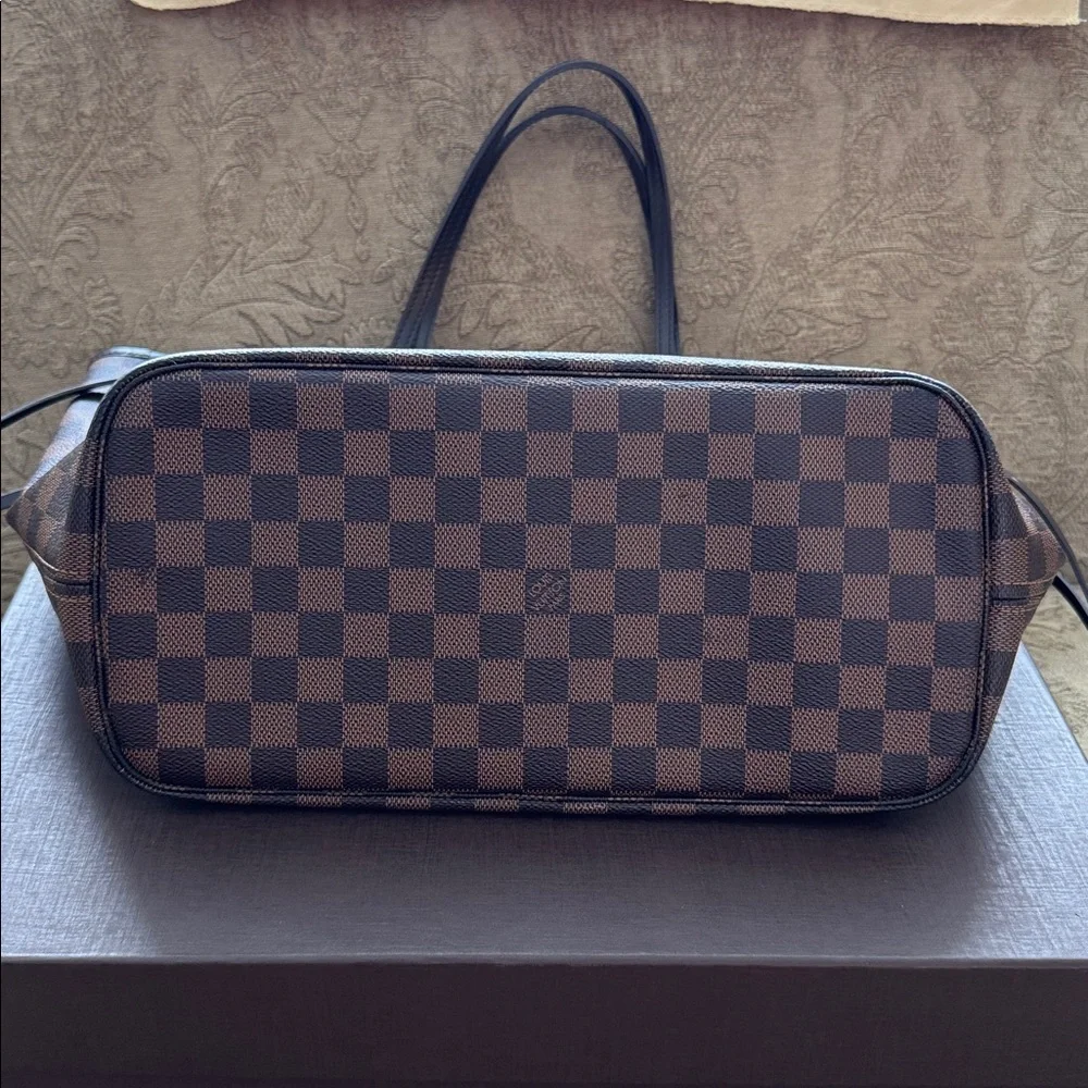 Louis Vuitton Neverfull Tote with Matching Wristlet - Picture 7 of 16